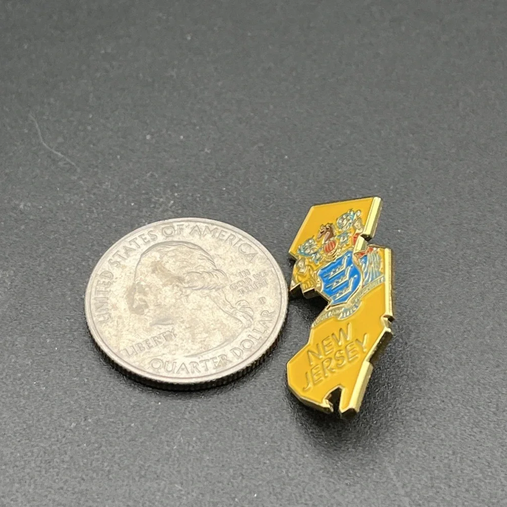 New Jersey State Outline Coat Of Arms Lapel‎ Hat Pin